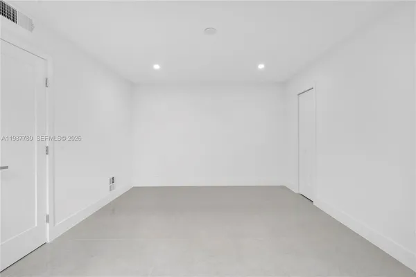 $2,900 | 18181 Northeast 31st Court, Unit 110, Aventura, FL 33160