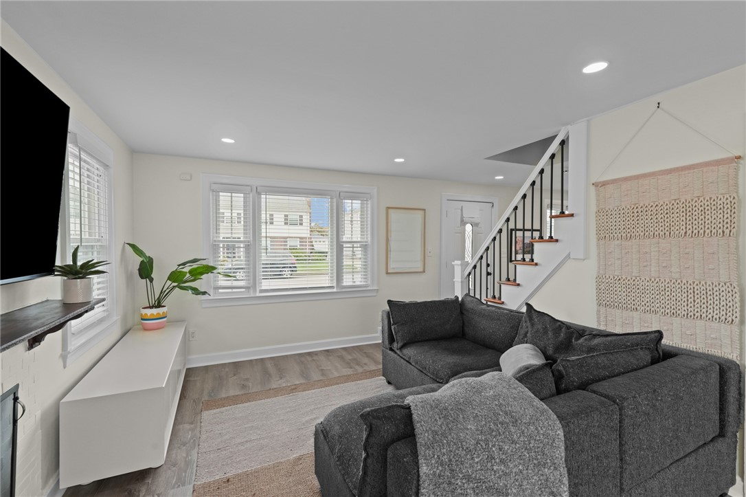 252 Williston Way Pawtucket, RI 02861 - Photo 6 of 27