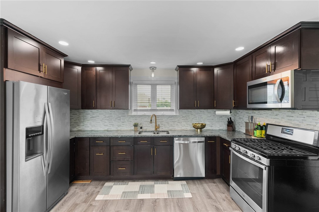 252 Williston Way Pawtucket, RI 02861 - Photo 8 of 27