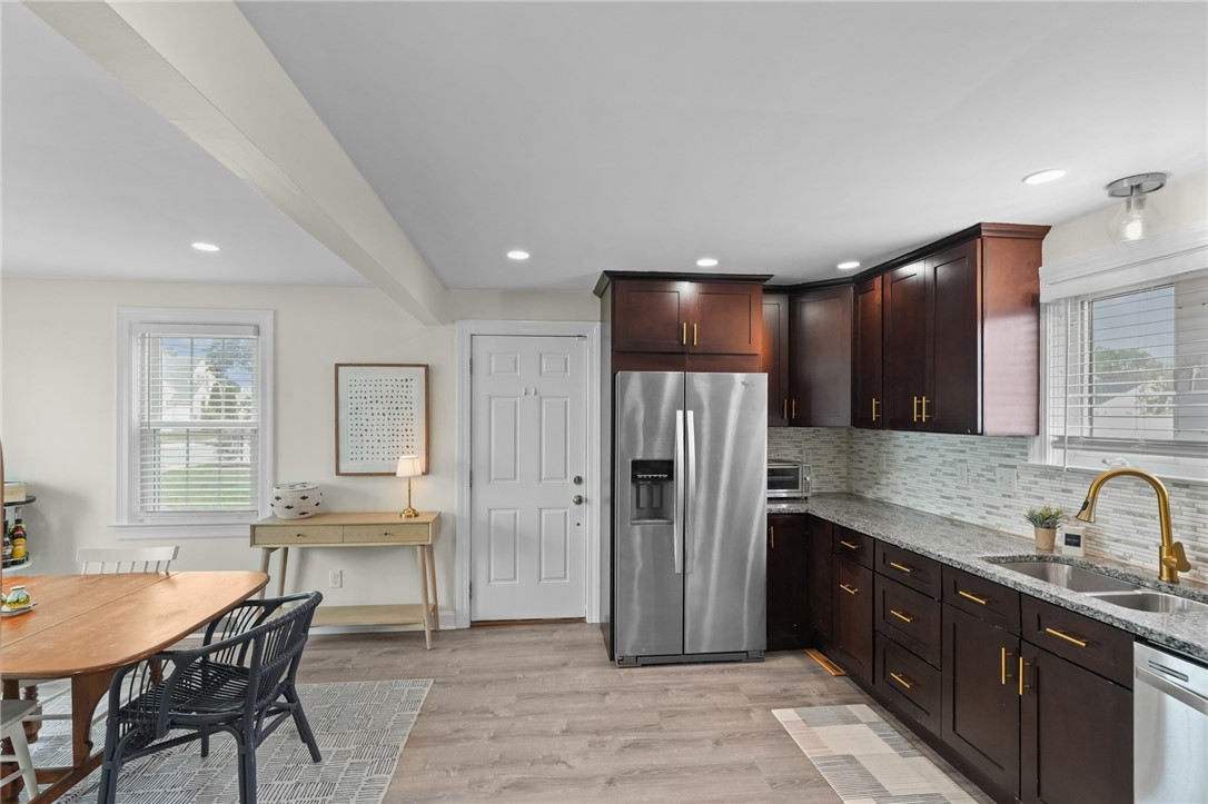 252 Williston Way Pawtucket, RI 02861 - Photo 9 of 27