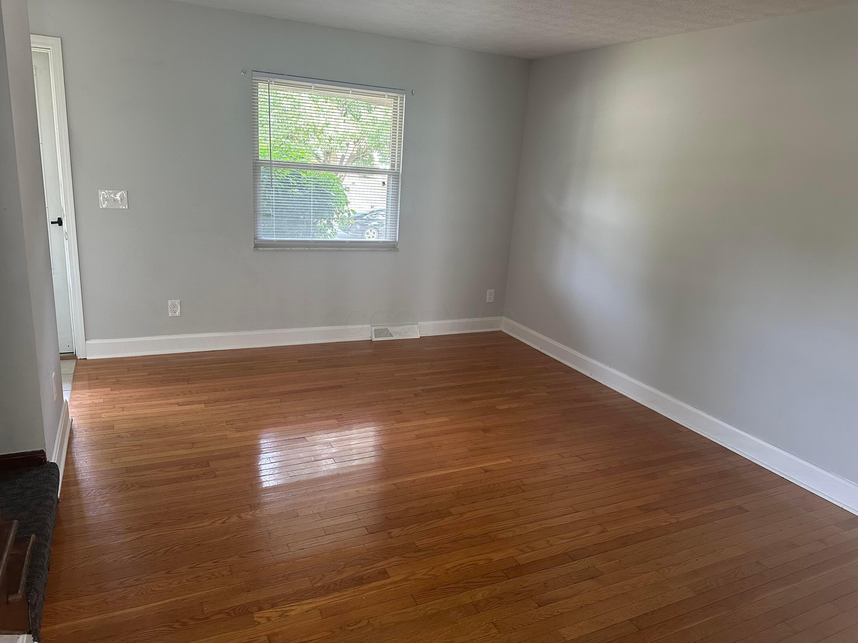 4867 Dierker Road Columbus, OH 43220 - Photo 7 of 13 IMG_0584