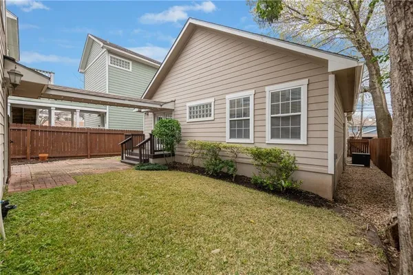 a view of a house with backyard and sitting area