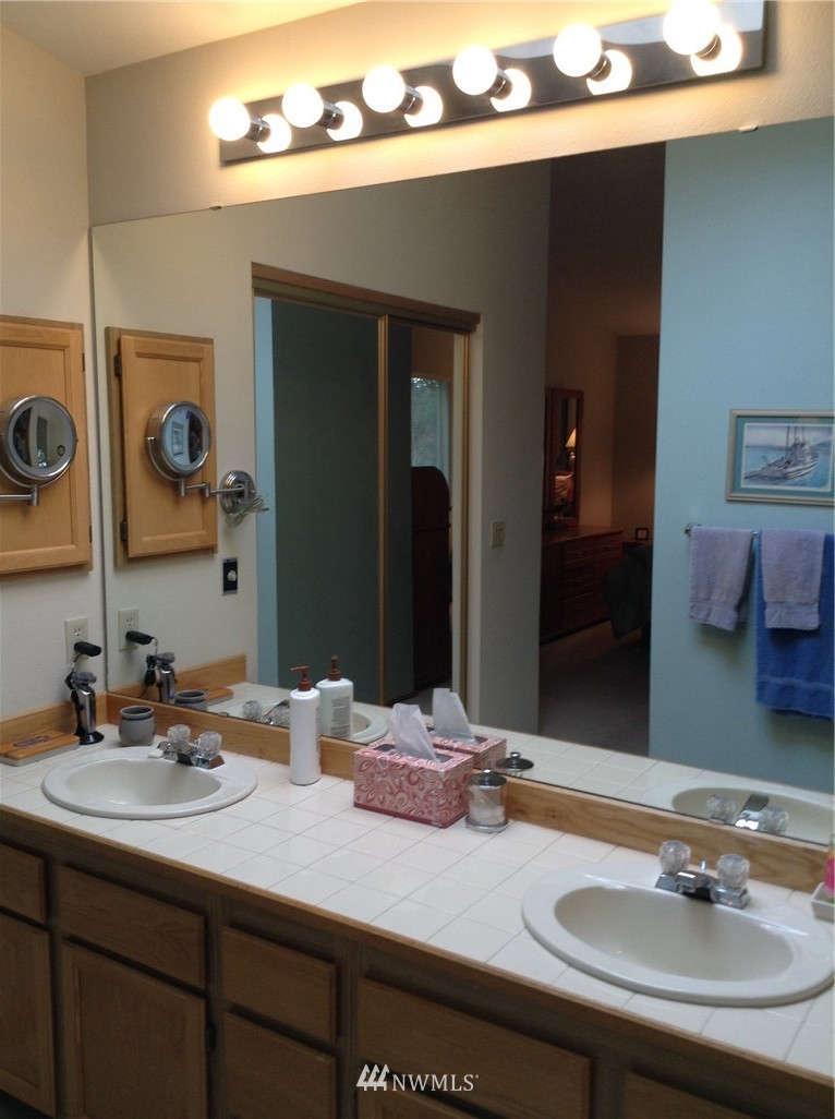 12712 Northeast 200th Place Bothell, WA 98011 - Photo 5 of 18