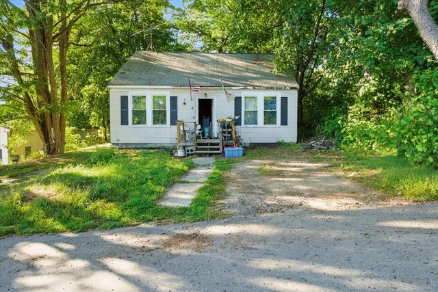 $60,000 | 8 Millett Street, Livermore Falls, ME 04254