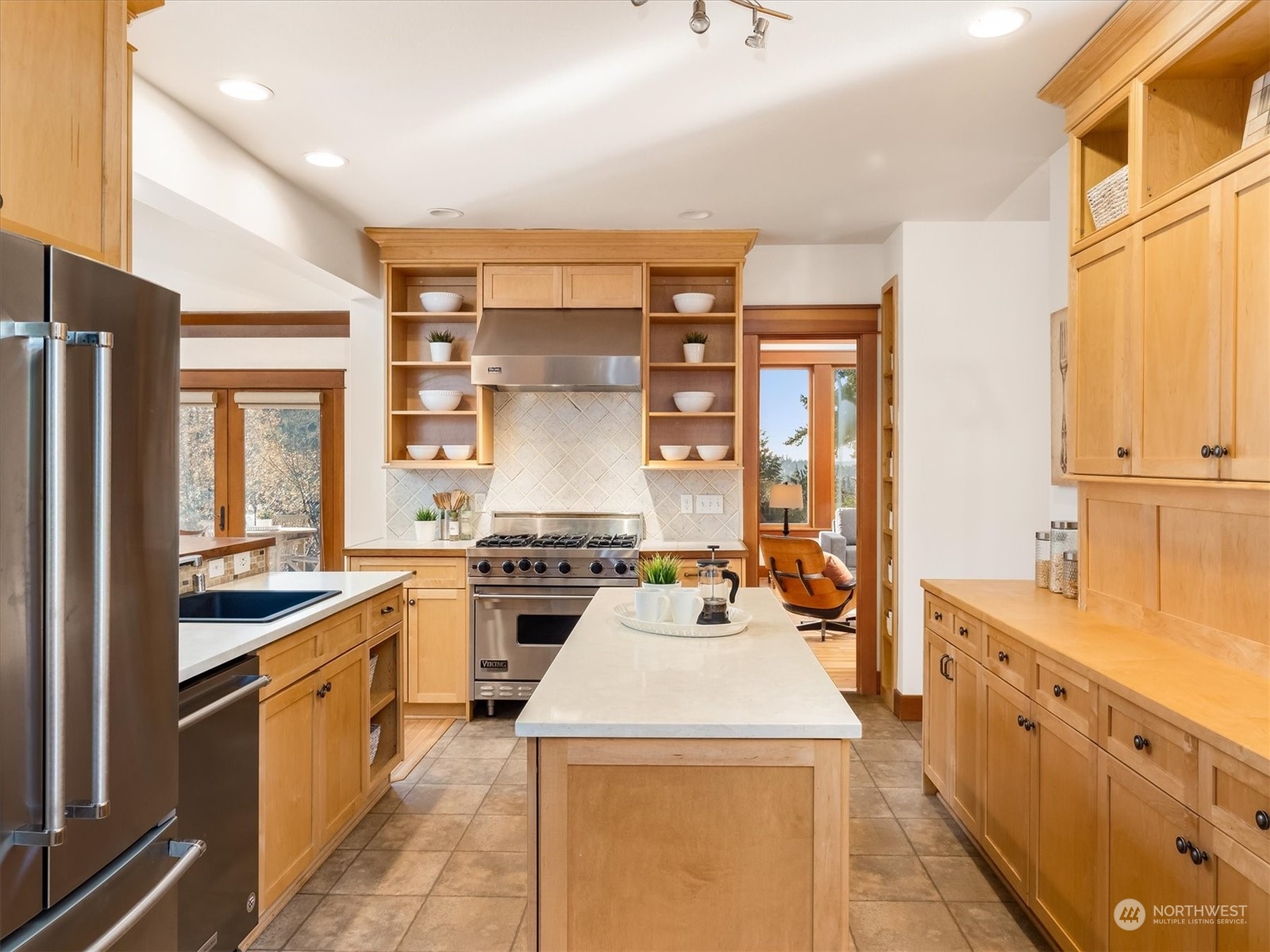 9123 196th Street Southwest Edmonds, WA 98020 - Photo 11 of 38 Gallery Image 11