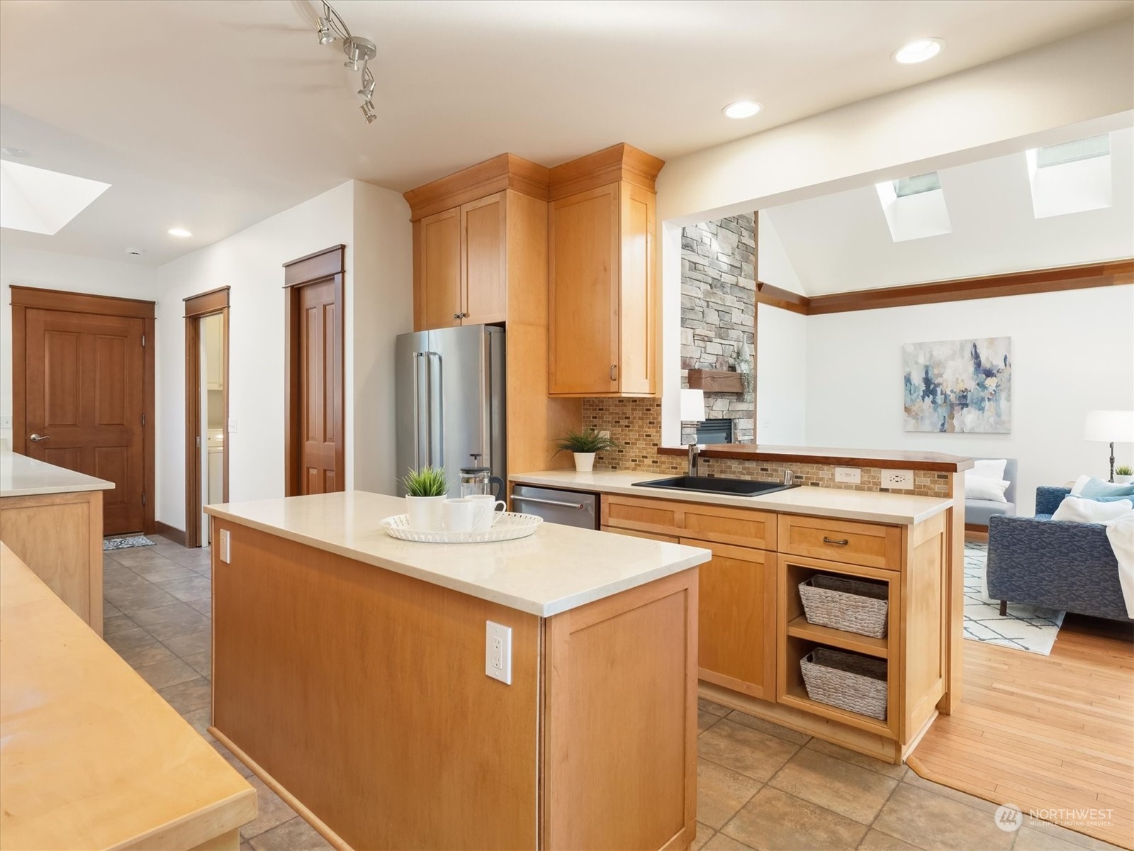 9123 196th Street Southwest Edmonds, WA 98020 - Photo 13 of 38 Gallery Image 13