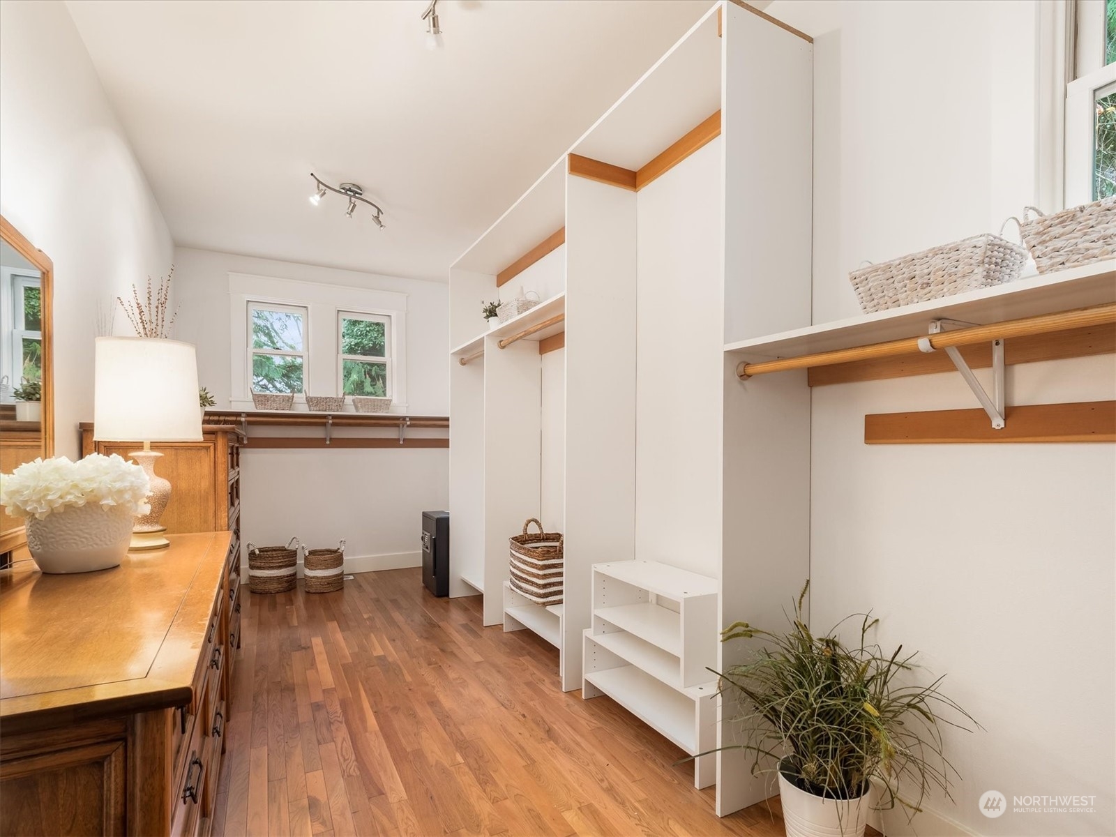 9123 196th Street Southwest Edmonds, WA 98020 - Photo 24 of 38 Gallery Image 24