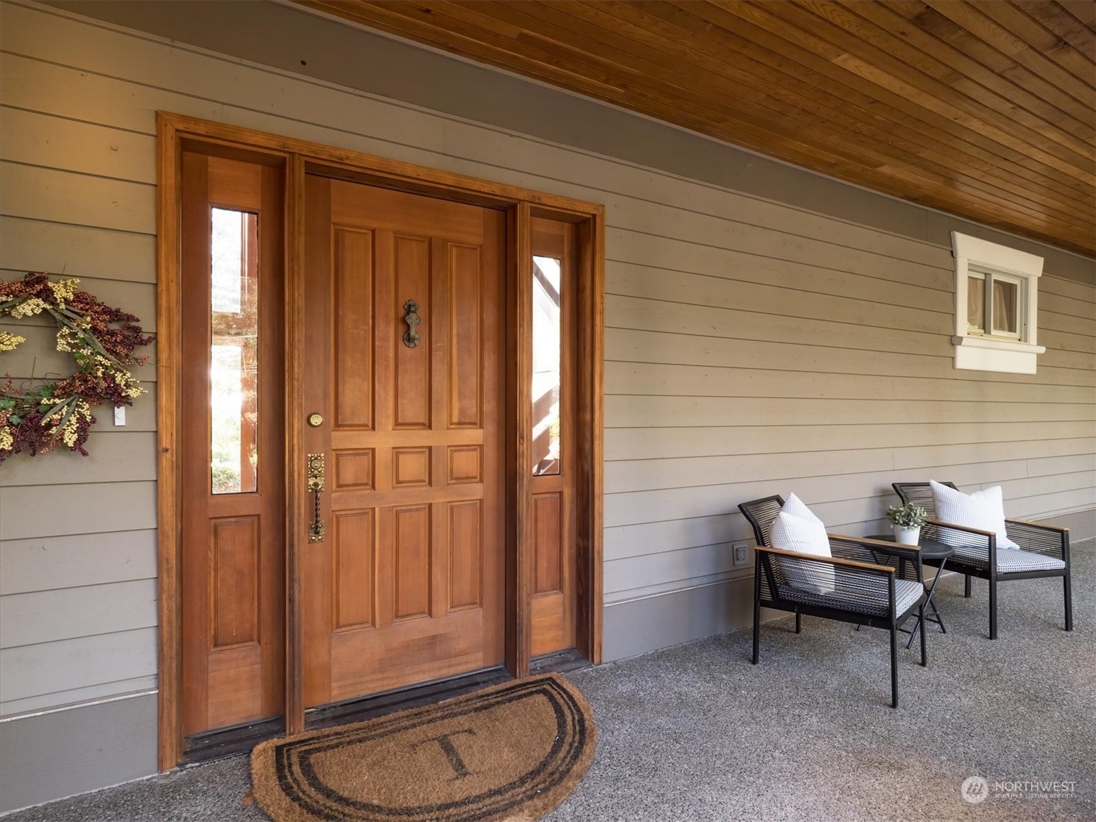 9123 196th Street Southwest Edmonds, WA 98020 - Photo 4 of 38 Gallery Image 4