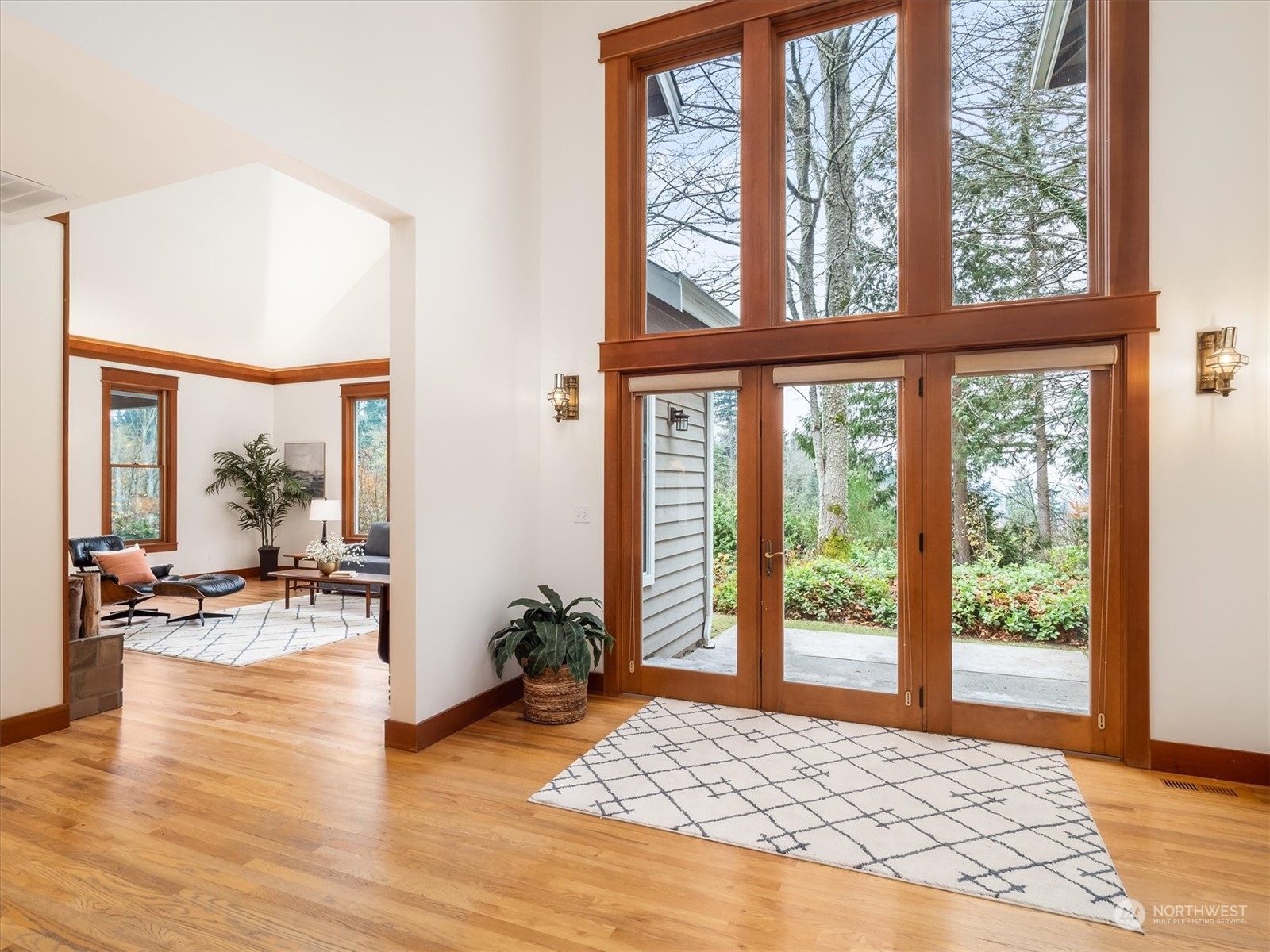 9123 196th Street Southwest Edmonds, WA 98020 - Photo 6 of 38 Gallery Image 6