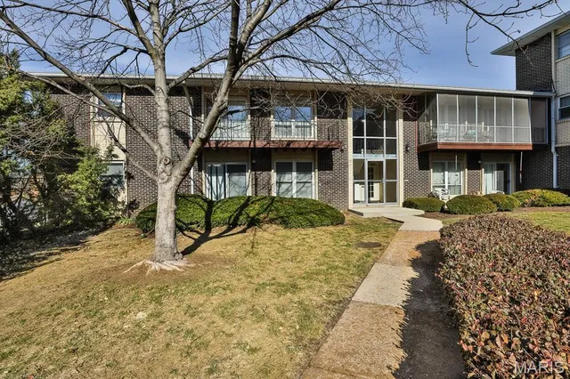 $110,000 | 10379 Forest Brook Lane, Unit G, St. Louis, MO 63146
