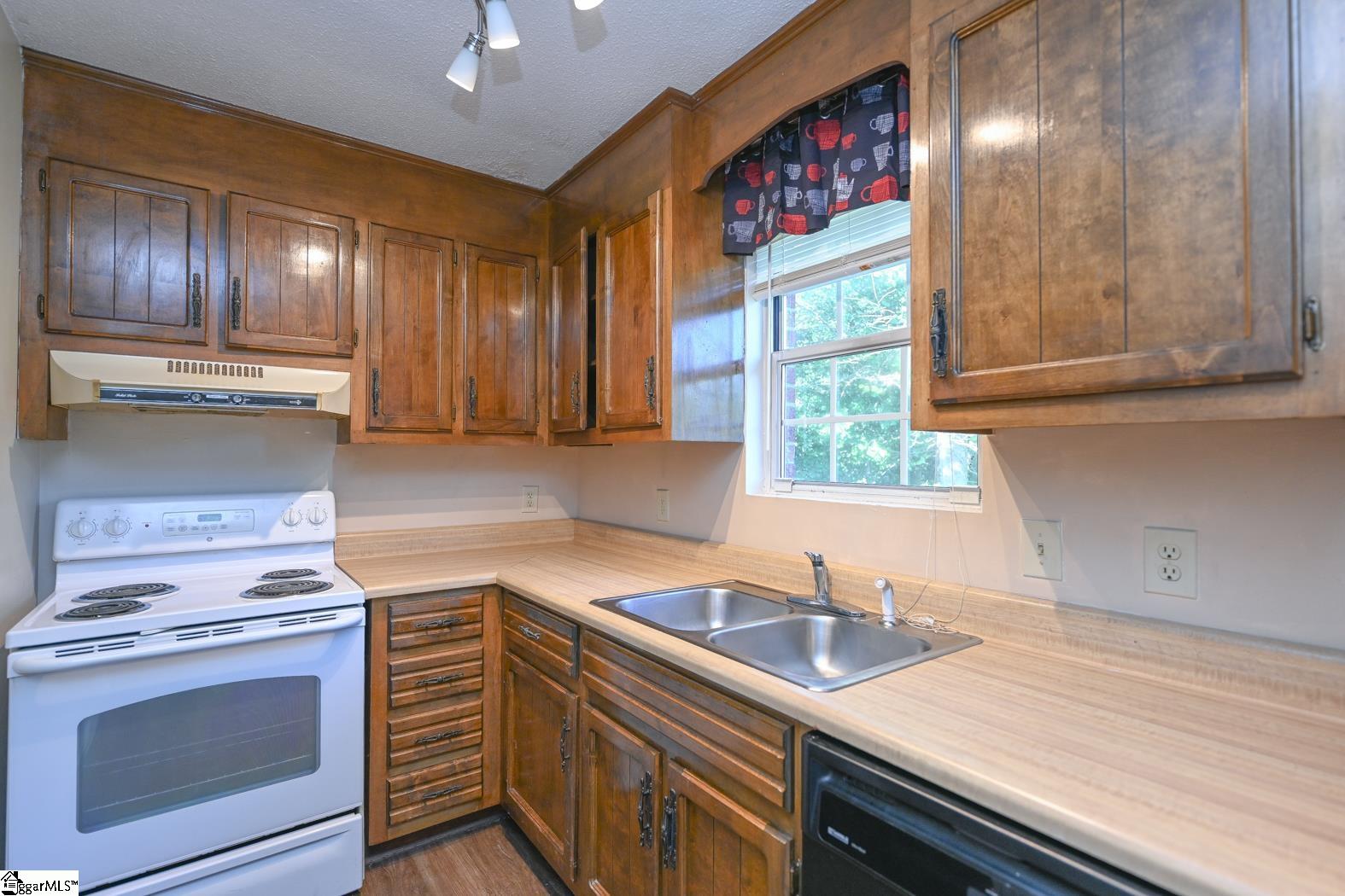4 St Mark Road Taylors, SC 29687 - Photo 8 of 23 Gallery Image 8