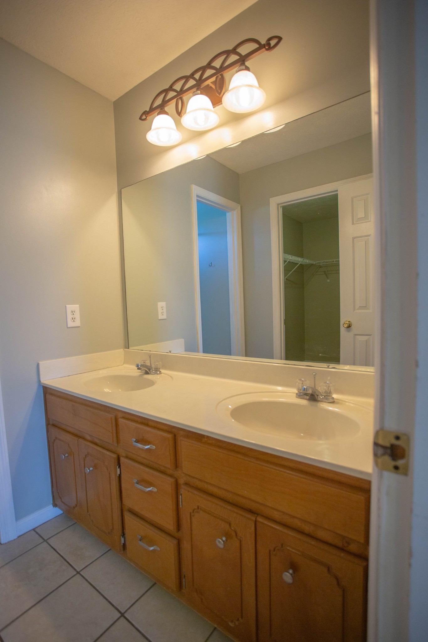 794 Chicken Road Lebanon, TN 37090 - Photo 14 of 25 a bathroom with a sink and a mirror