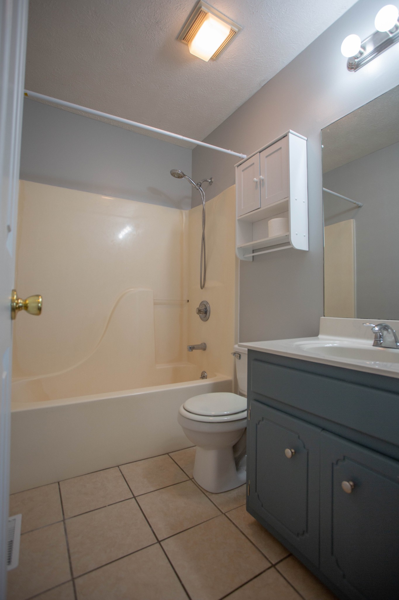 794 Chicken Road Lebanon, TN 37090 - Photo 17 of 25 a bathroom with a sink a toilet and shower