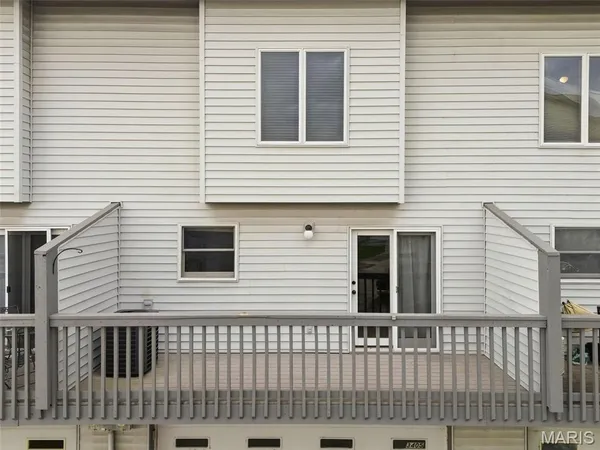 $2,195 | 3405 Sherman Park Drive, Unit 4C, St. Charles, MO 63303