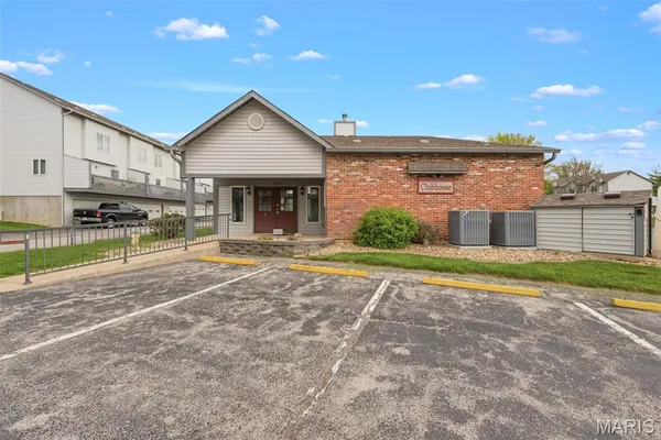 $2,195 | 3405 Sherman Park Drive, Unit 4C, St. Charles, MO 63303
