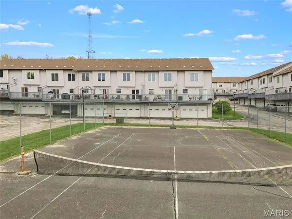$2,195 | 3405 Sherman Park Drive, Unit 4C, St. Charles, MO 63303