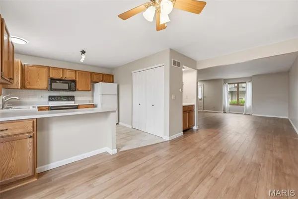 $2,195 | 3405 Sherman Park Drive, Unit 4C, St. Charles, MO 63303