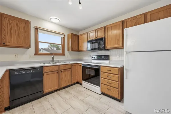 $2,195 | 3405 Sherman Park Drive, Unit 4C, St. Charles, MO 63303