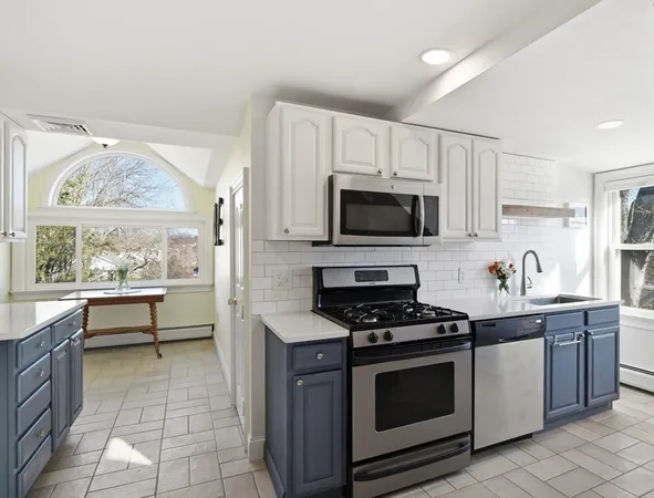 $455,000 | 30 Graves Avenue, Unit B, Northampton, MA 01060