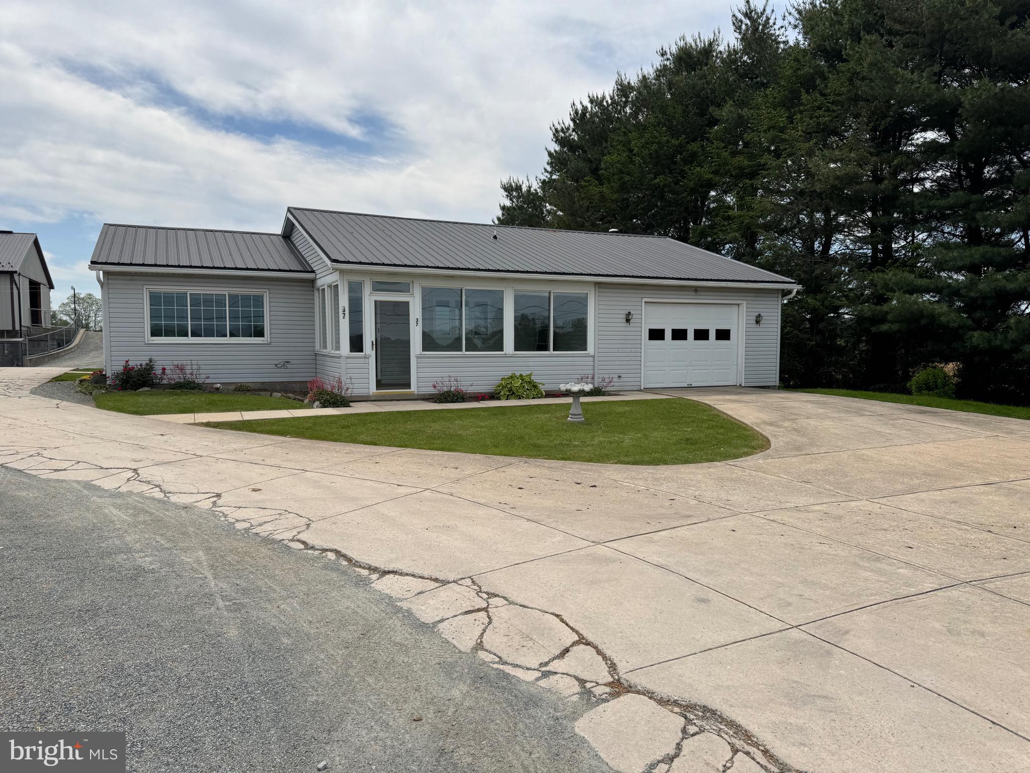37 Nottingham Road Nottingham, PA 19362 - Photo 2 of 15