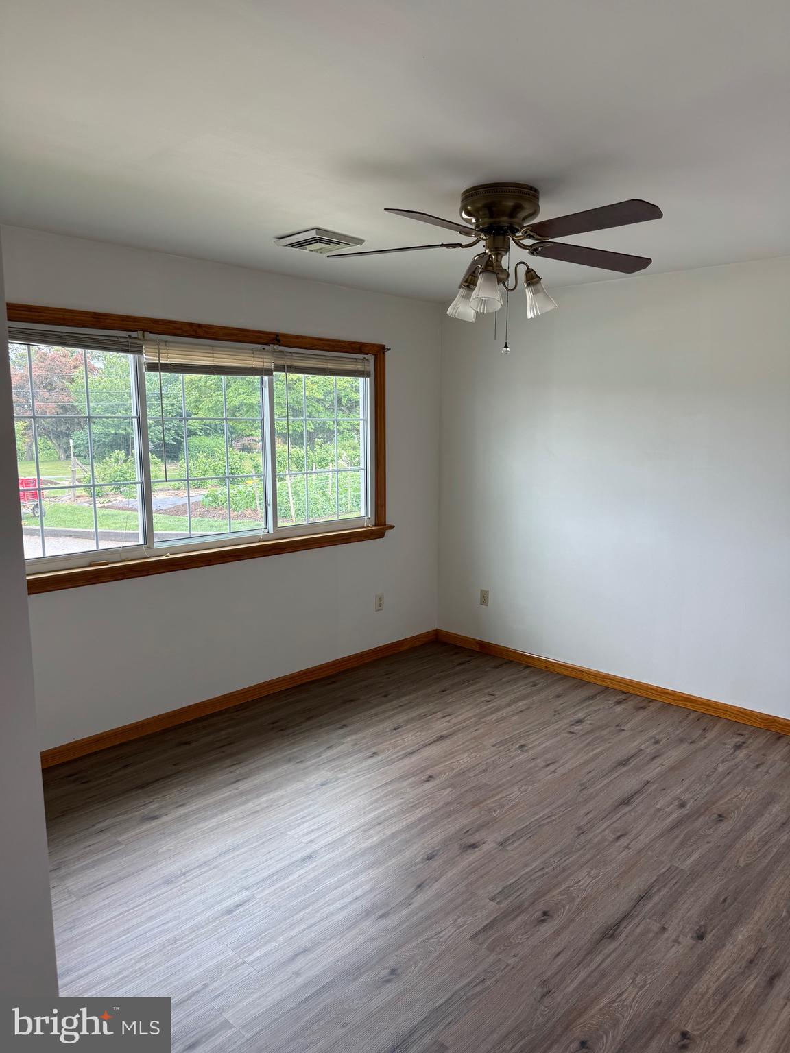 37 Nottingham Road Nottingham, PA 19362 - Photo 5 of 15 Living Room