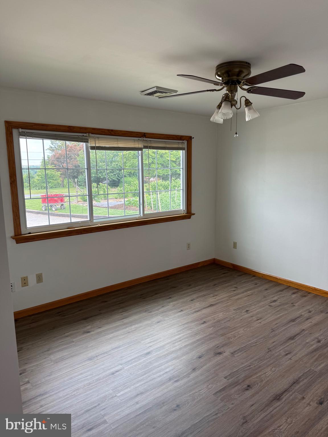 37 Nottingham Road Nottingham, PA 19362 - Photo 6 of 15 Living Room