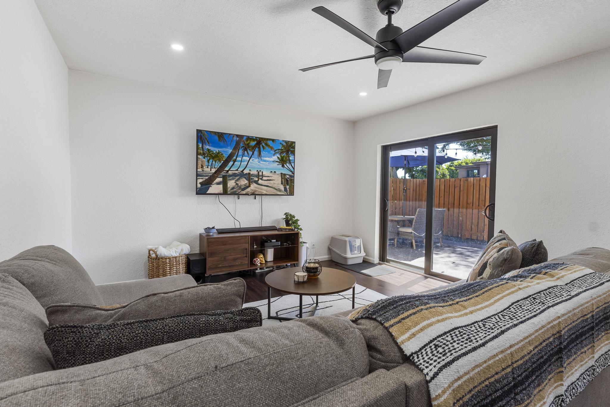 2844 Kirk Road Lake Worth, FL 33461 - Photo 10 of 27 Living Room