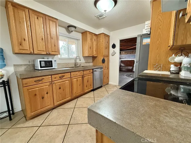 $3,200 | 45105 73rd Street West, Lancaster, CA 93536