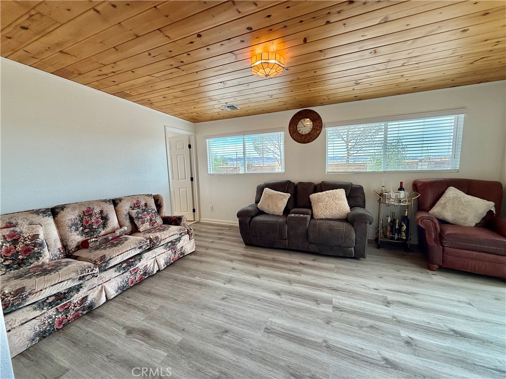 45105 73rd Street West Lancaster, CA 93536 - Photo 7 of 19