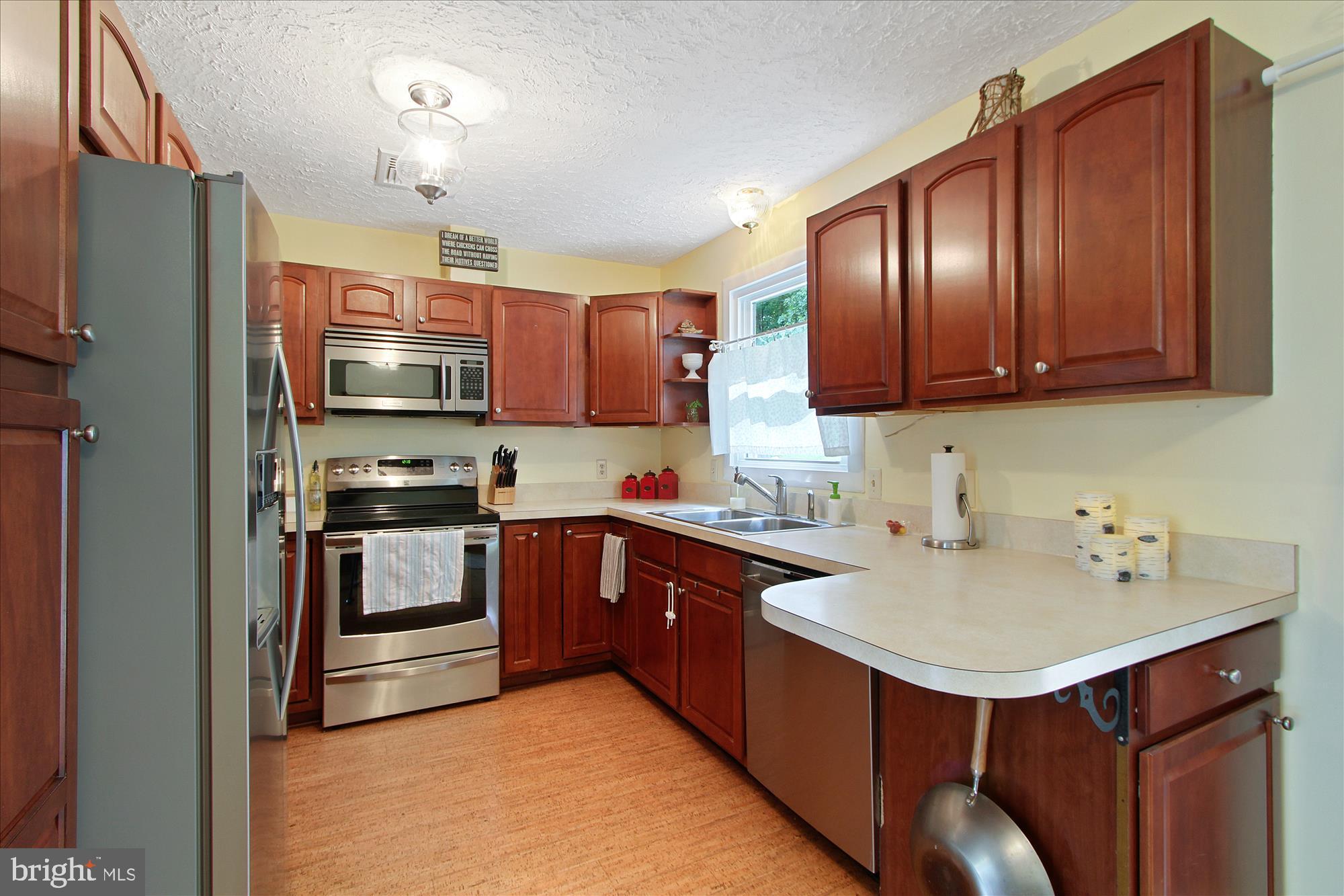 485 Pinehurst Road York, PA 17402 - Photo 8 of 27 Gallery Image 8