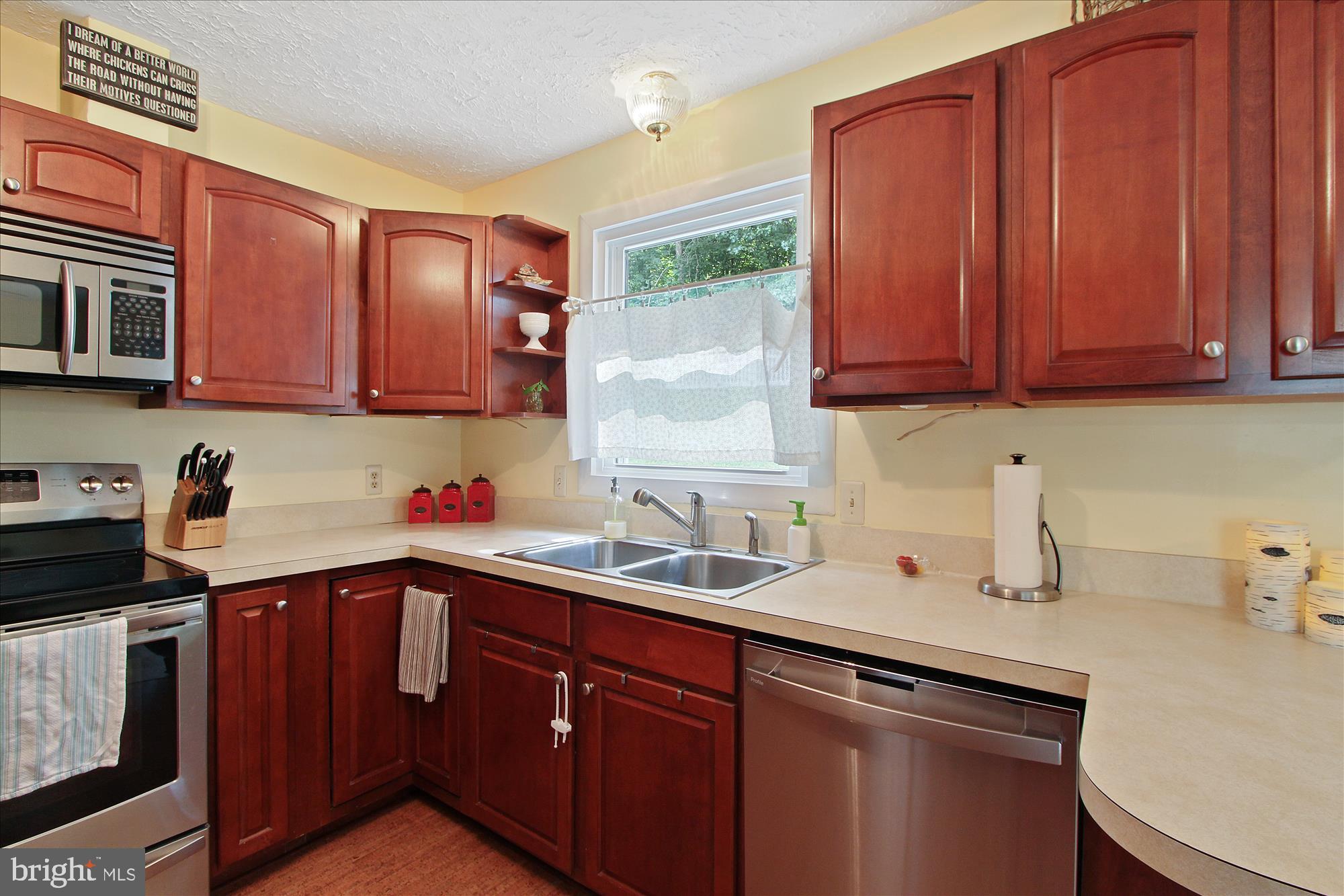 485 Pinehurst Road York, PA 17402 - Photo 9 of 27 Gallery Image 9
