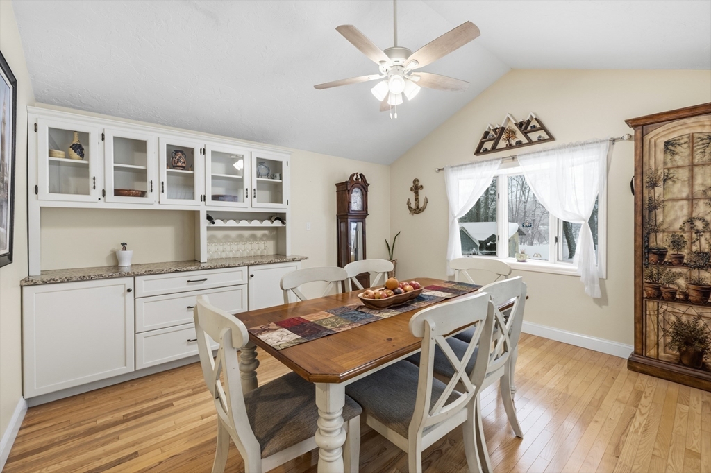 22 Snow Road Grafton, MA 01536 - Photo 13 of 37