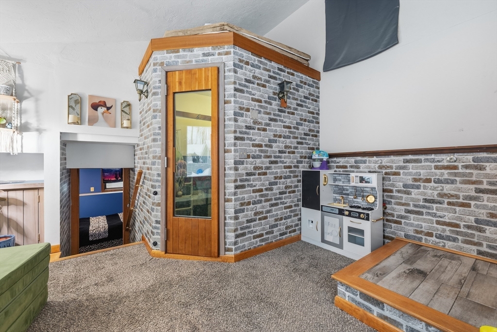 22 Snow Road Grafton, MA 01536 - Photo 25 of 37