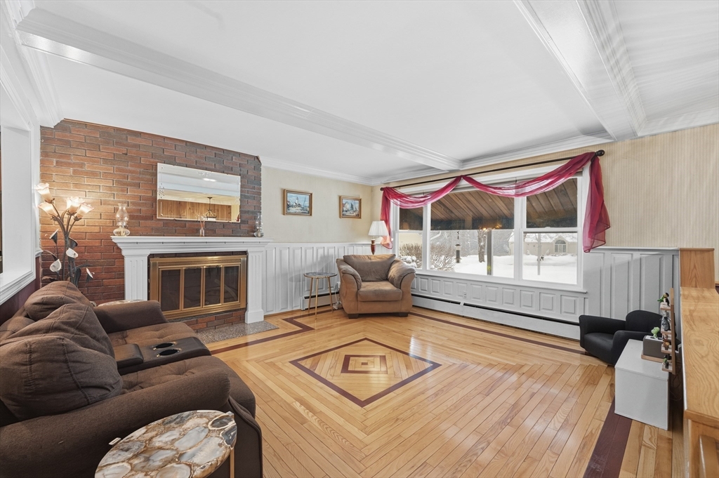 22 Snow Road Grafton, MA 01536 - Photo 3 of 37