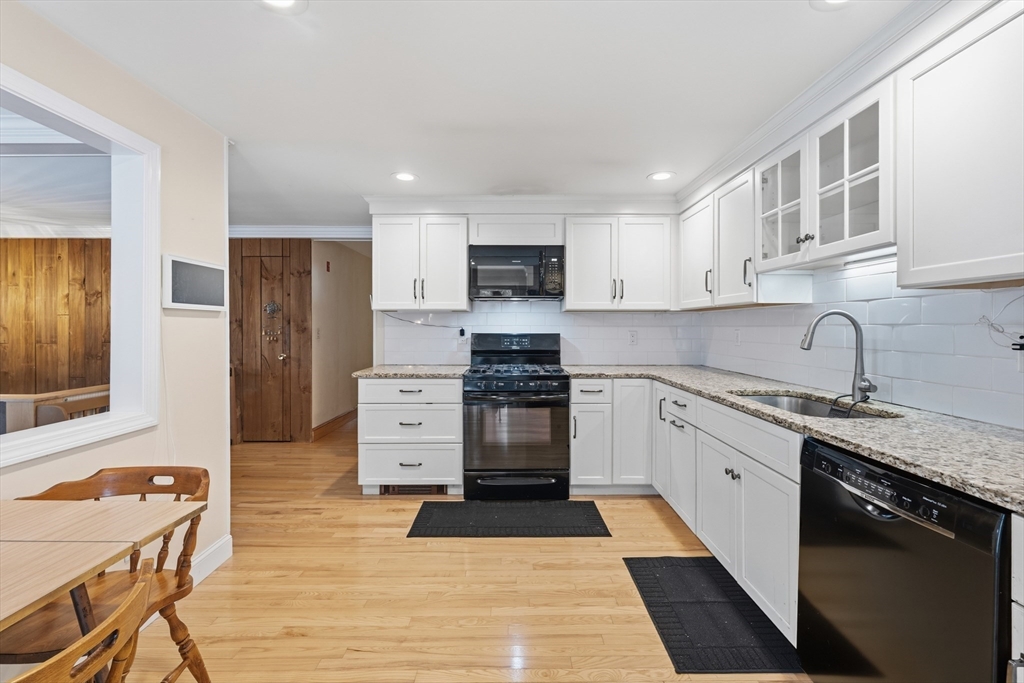 22 Snow Road Grafton, MA 01536 - Photo 4 of 37