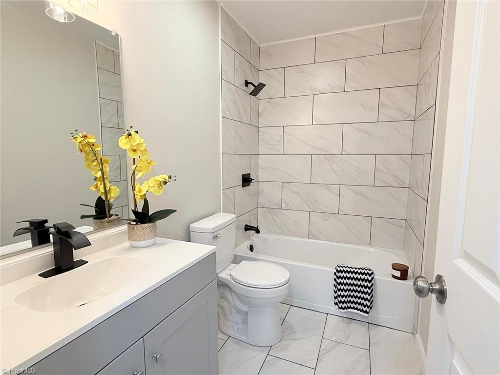 1614 Oneka Avenue High Point, NC 27260 - Photo 12 of 19 Bathroom
