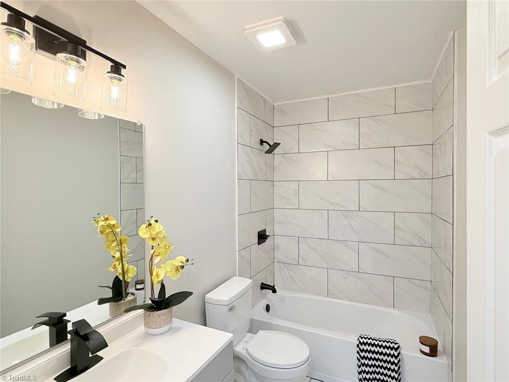 1614 Oneka Avenue High Point, NC 27260 - Photo 13 of 19 Bathroom