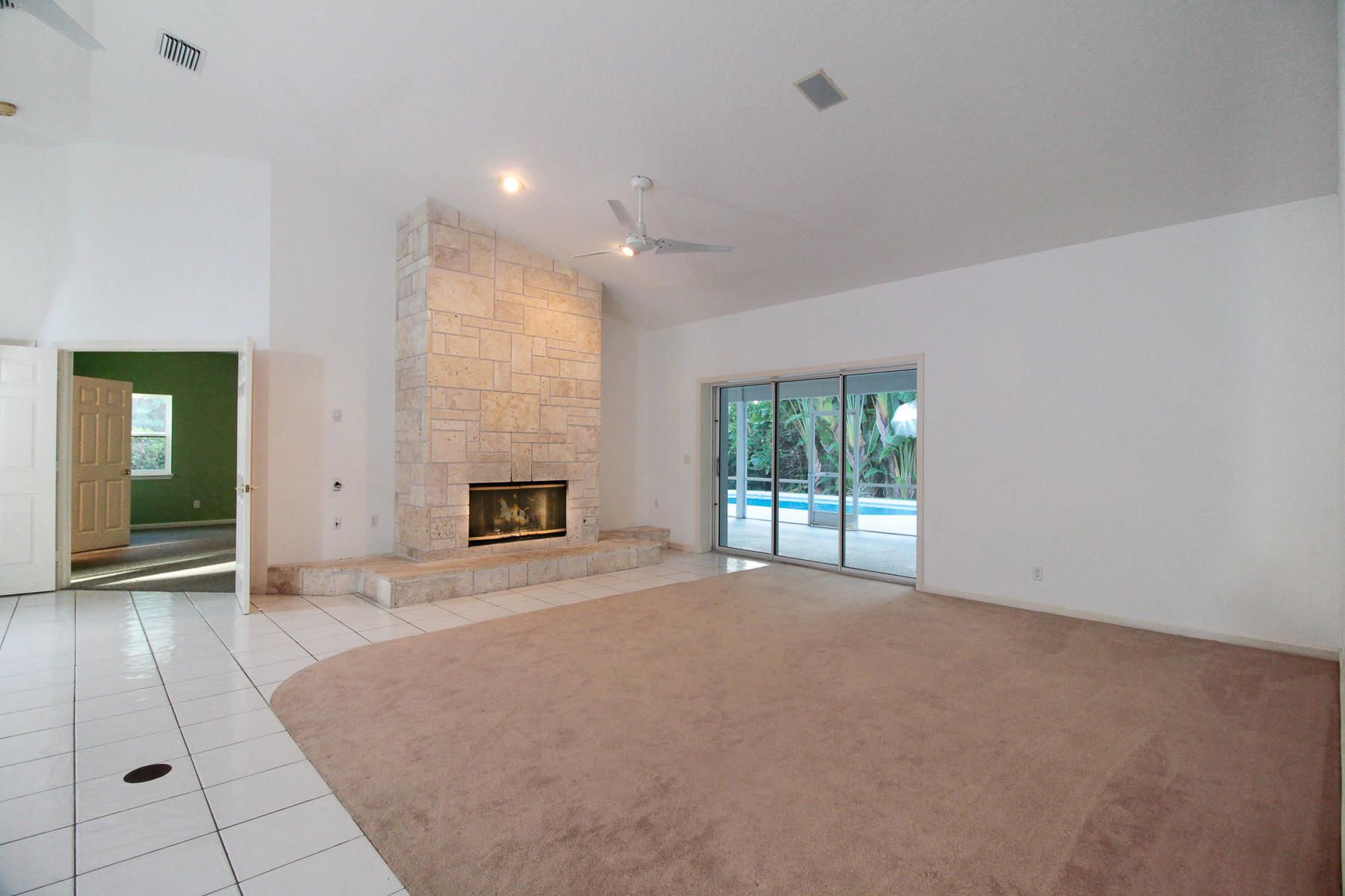13580 Southeast Ranchland Road Hobe Sound, FL 33455 - Photo 17 of 52 Family Room