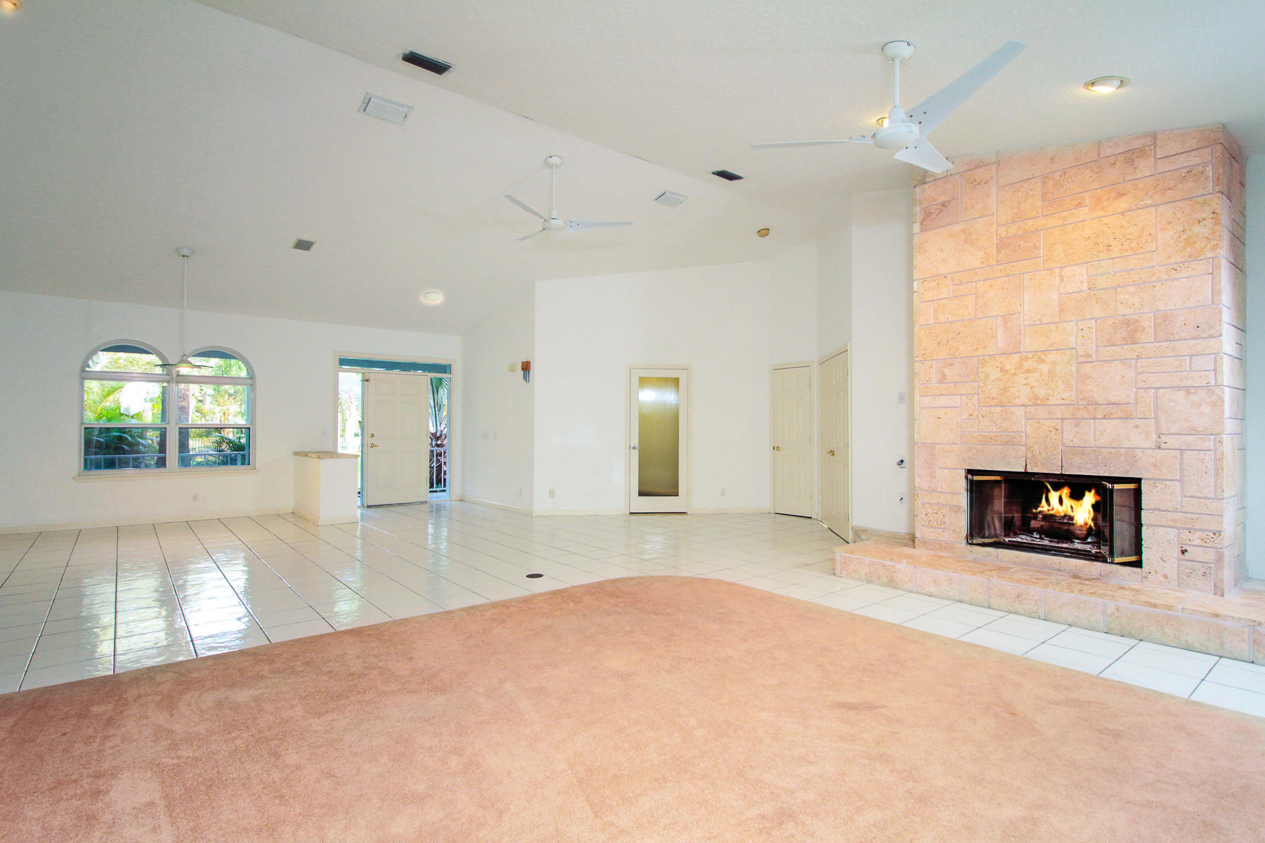 13580 Southeast Ranchland Road Hobe Sound, FL 33455 - Photo 19 of 52 Family/ Fire Place