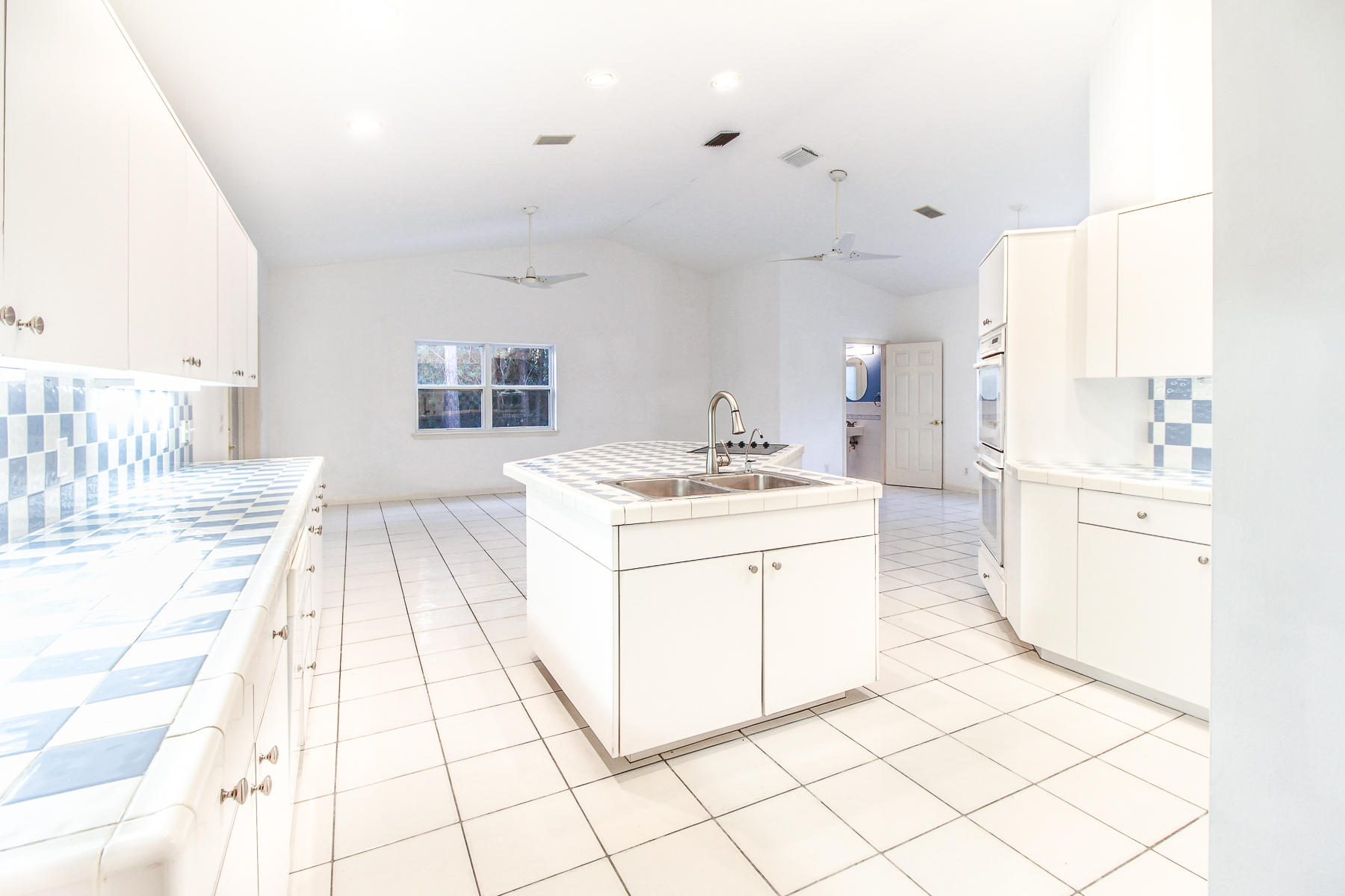 13580 Southeast Ranchland Road Hobe Sound, FL 33455 - Photo 30 of 52 Kitchen