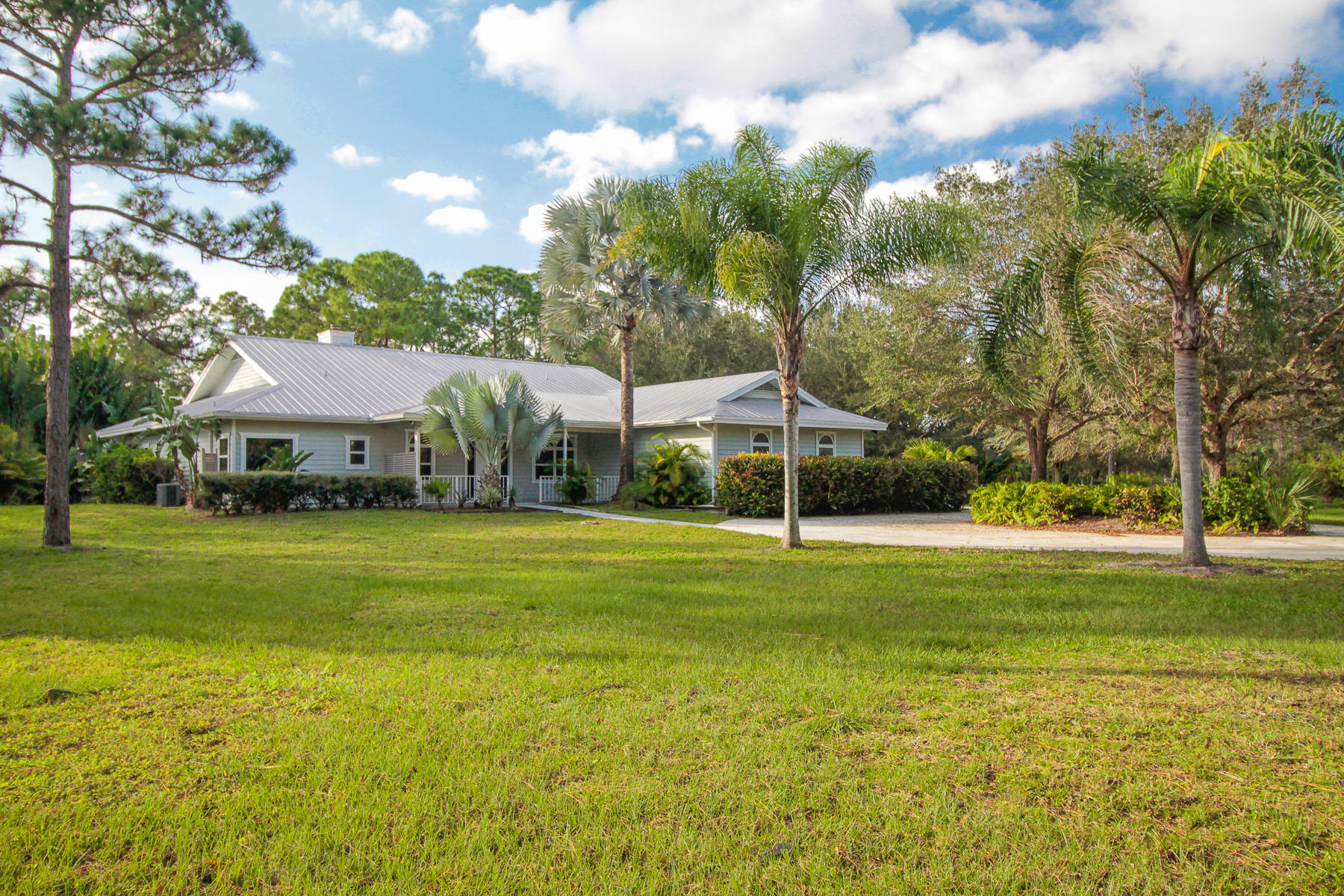 13580 Southeast Ranchland Road Hobe Sound, FL 33455 - Photo 4 of 52 Front