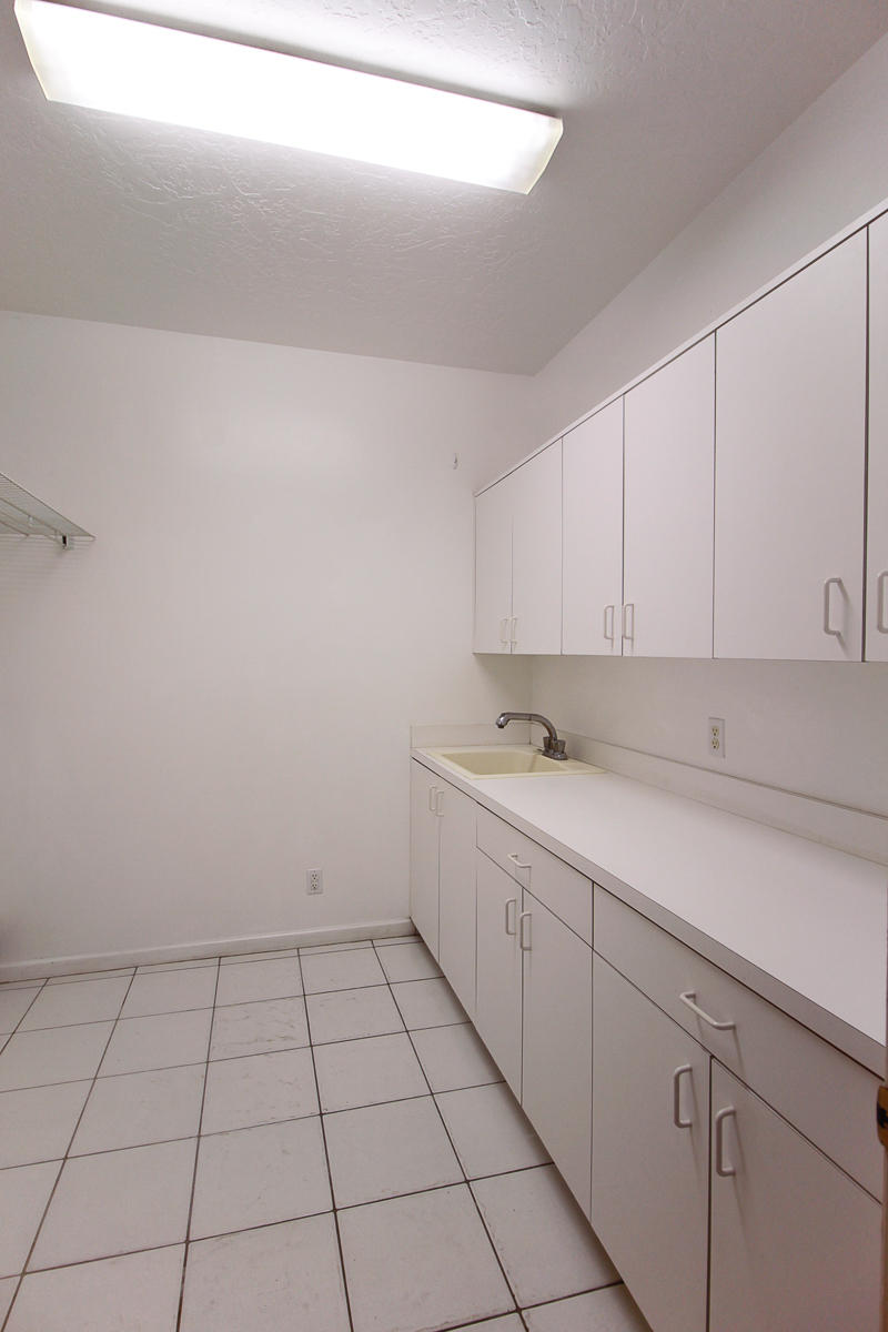 13580 Southeast Ranchland Road Hobe Sound, FL 33455 - Photo 41 of 52 LAUNDRY ROOM