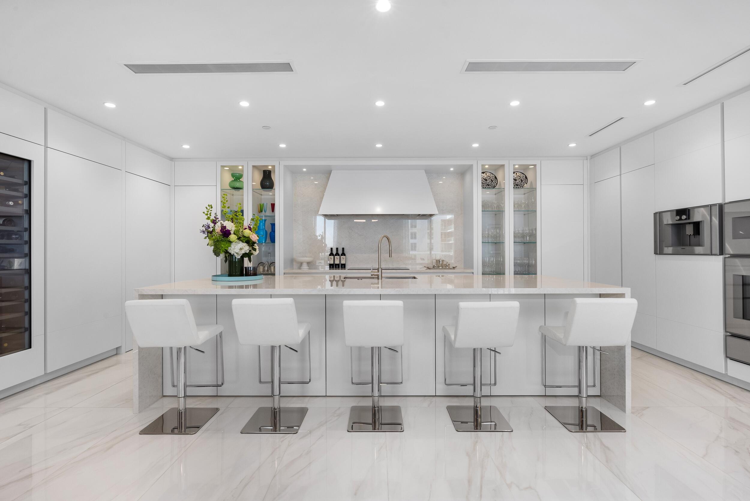 210 Southeast Mizner Boulevard, Unit 703 Boca Raton, FL 33432 - Photo 14 of 51 Kitchen