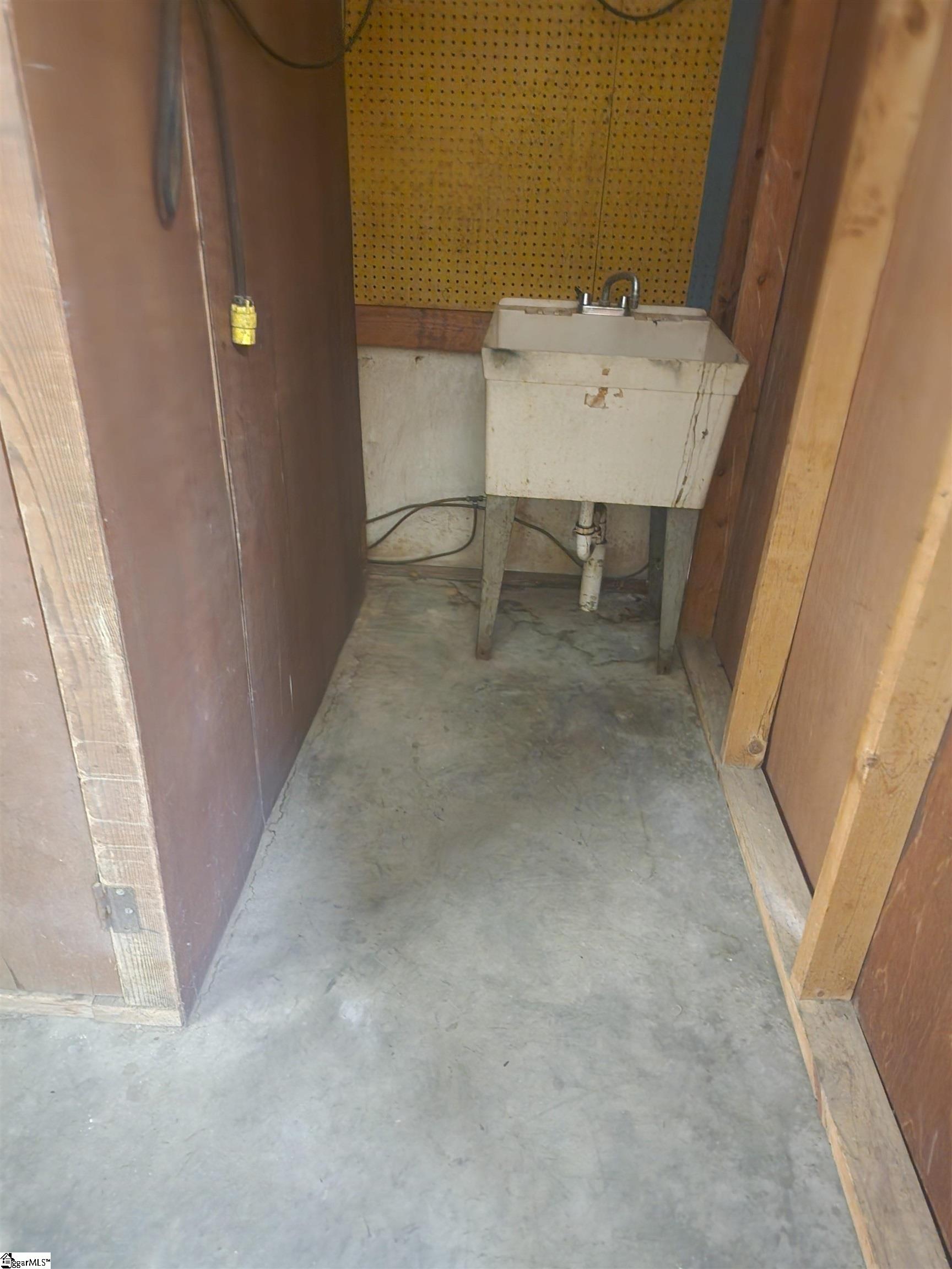 2025 Farrs Bridge Road Easley, SC 29640 - Photo 4 of 6