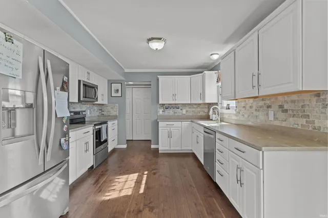 $285,000 | 943 Gulf Shore Boulevard, Kokomo, IN 46902