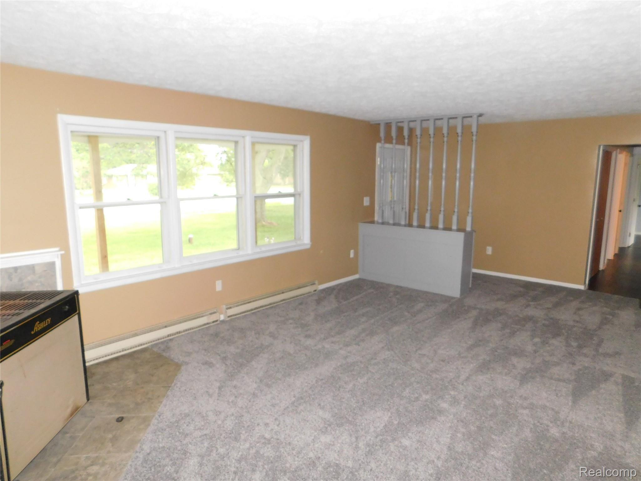 274 Fowlerville Road Fowlerville, MI 48836 - Photo 2 of 13 DSCN0169.JPG