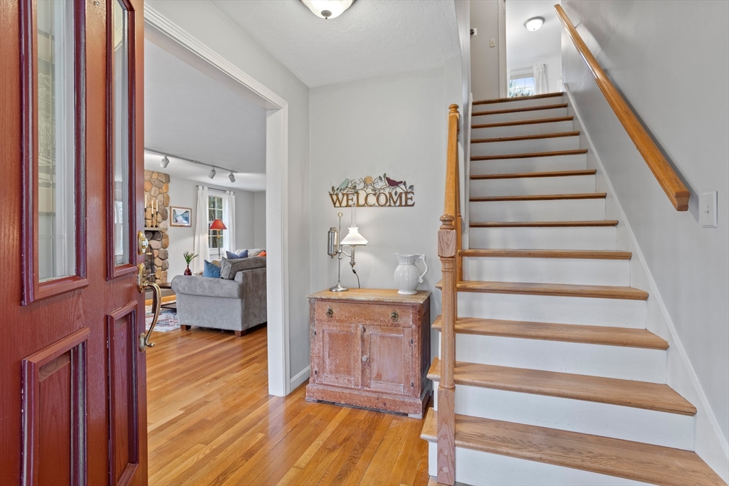 112 Old County Road Lancaster, MA 01523 - Photo 3 of 38 Gallery Image 3