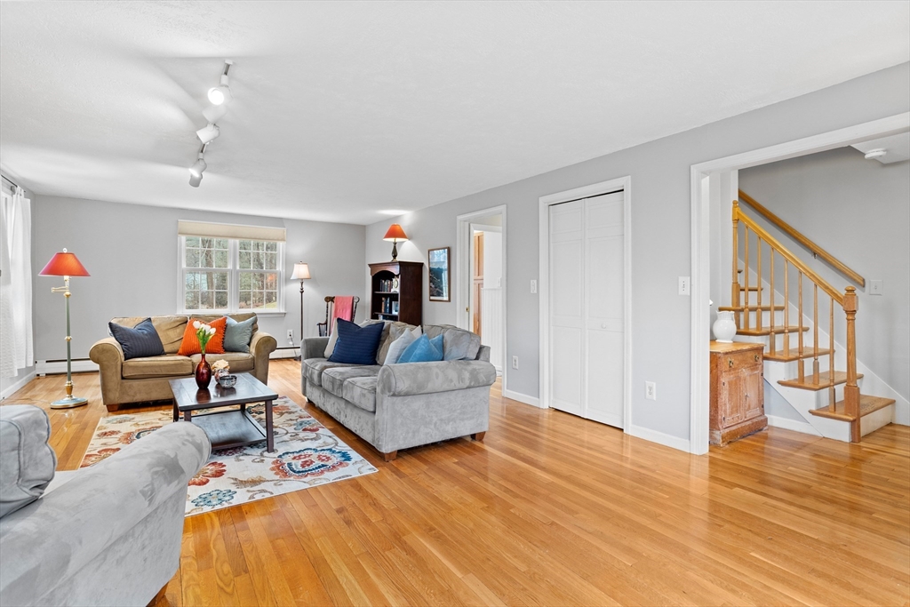 112 Old County Road Lancaster, MA 01523 - Photo 5 of 38 Gallery Image 5