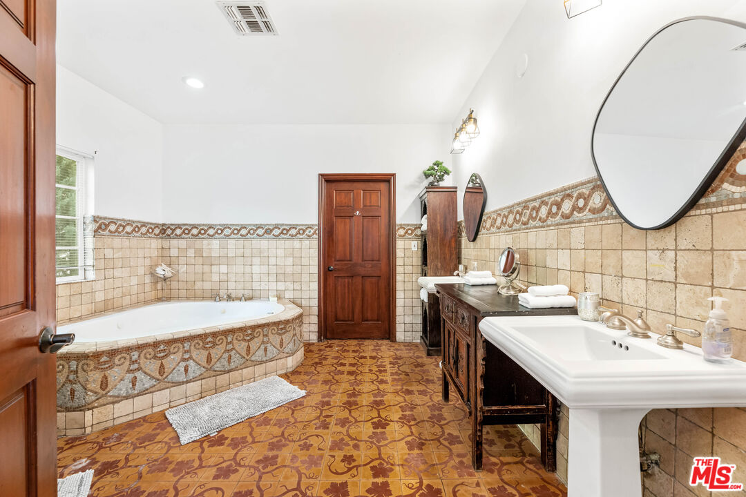 12109 Maxwellton Road Studio City, CA 91604 - Photo 20 of 75