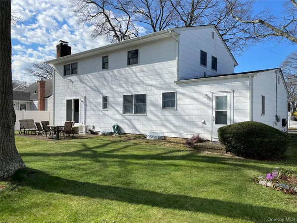 $724,990 | 152 North Fulton Avenue, Lindenhurst, NY 11757